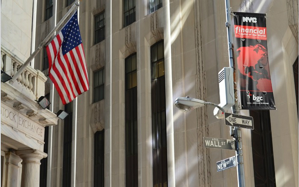 Wall Street encerra semana com ganhos ligeiros